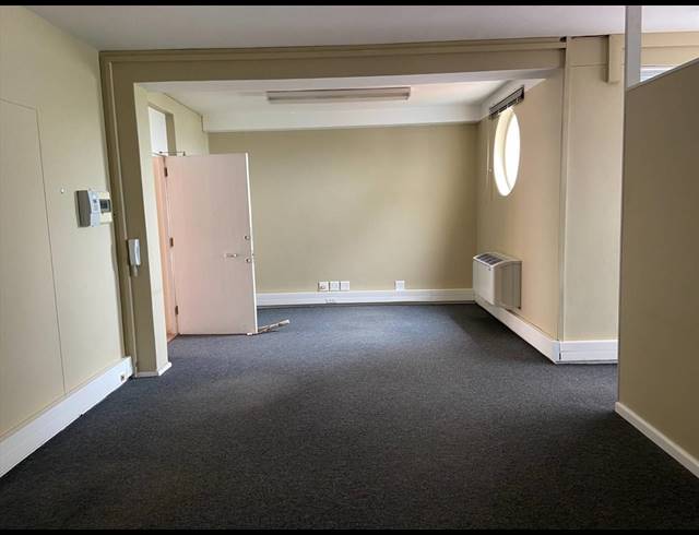 126M² OFFICE TO LET IN WESTLAKE